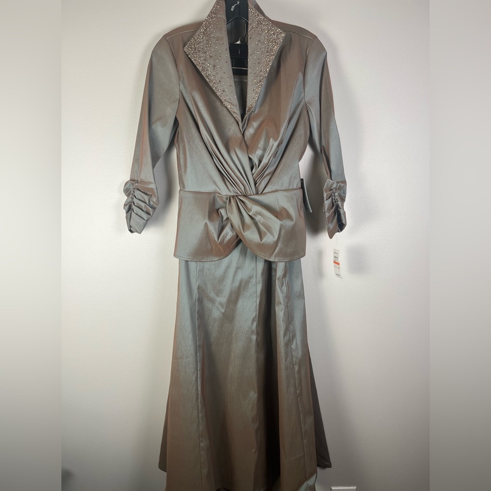 TADASHI SHOJI Taffeta Stretch Platinum Skirt Jacket Set Size 6 NWT